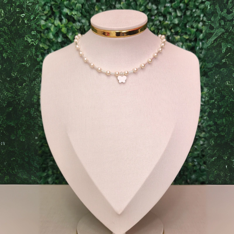 COLAR PÉROLAS COM PINGENTE DE BORBOLETA